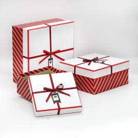 Kvadratinės dėžutės su kaspinėliu 3 dalių (balta-raudona)